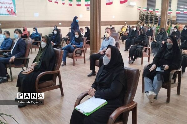 جلسه انجمن و اولیا و مربیان مدرسه‌ام ابیها بوشهر