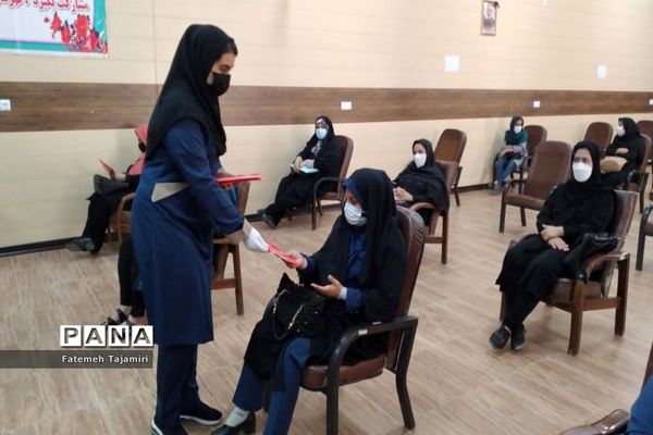 جلسه انجمن و اولیا و مربیان مدرسه‌ام ابیها بوشهر