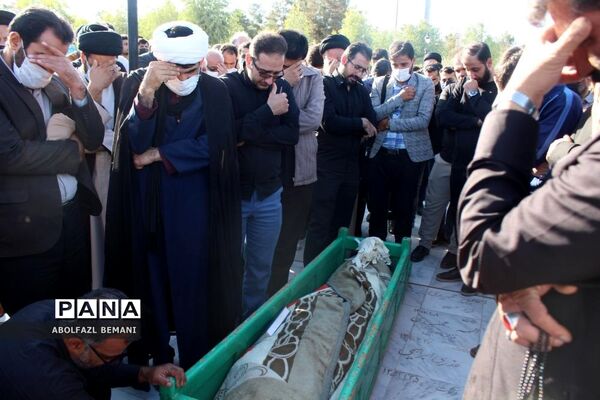 تشییع پیکر معلم هنرمند محمود مدنی