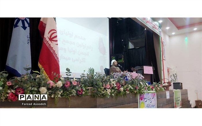بهترین الگوی دانش‌آموزان پدران و مادران هستند