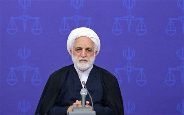 محصول مبارزه با فساد نباید تعطیلی کارخانه‌ها و بنگاه‌های اقتصادی باشد