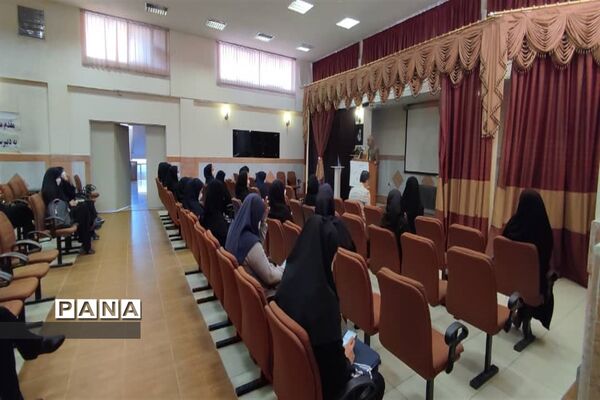 برگزاری جلسه  امورتربیتی و پرورشی با محوریت ارائه طرح کوچ در ناحیه ۴کرج