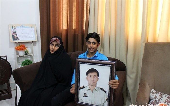 دیدار وزیر کشور با خانواده شهدای ناجا در هفته نیروی انتظامی