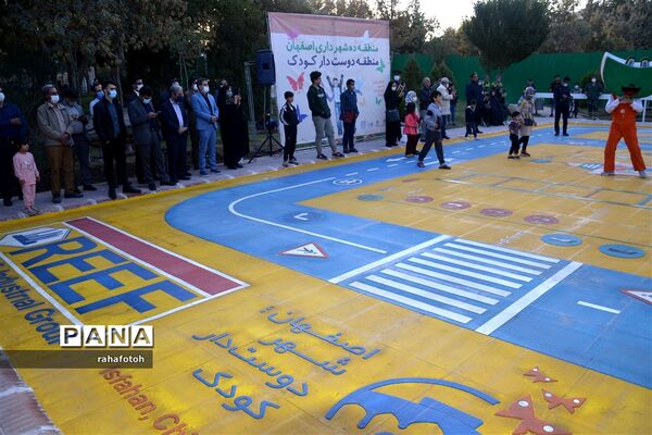 آیین افتتاحیه سایت بازی و خلاقیت رنگین کمان لاله اصفهان