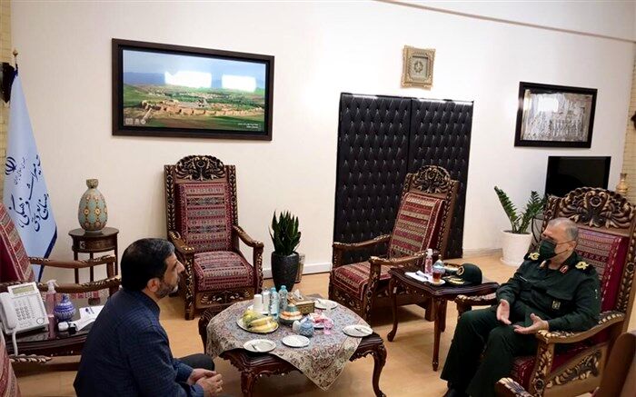 ضرغامی از همکاری سپاه در حوزه گردشگری خبر داد