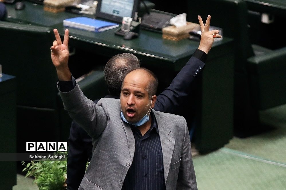 گزارش کمیسیون اصل ۹۰ درباره بورسیه‌ها