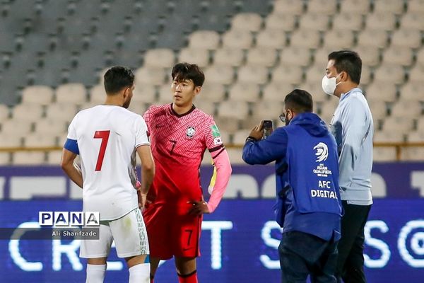 دیدار تیم‌های فوتبال ایران و کره جنوبی