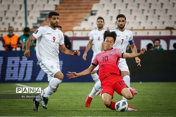 دیدار تیم‌های فوتبال ایران و کره جنوبی