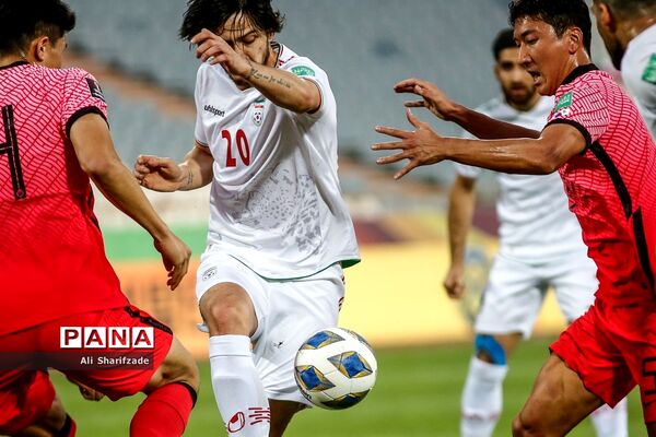 دیدار تیم‌های فوتبال ایران و کره جنوبی