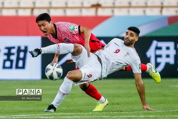 دیدار تیم‌های فوتبال ایران و کره جنوبی
