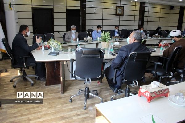 نشست بیست و چهارمین دوره انتخابات شوراهای دانش‌آموزی مدارس استان بوشهر