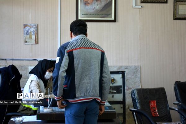 واکسیناسیون دانش‌آموزان دبیرستان امام علی (ع) ناحیه یک آموزش و پرورش