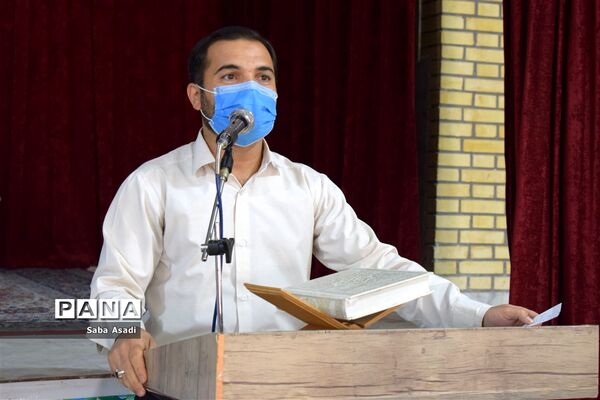 تجلیل از مربیان و دانش آموزان پیشتاز در شهر گله‌دار