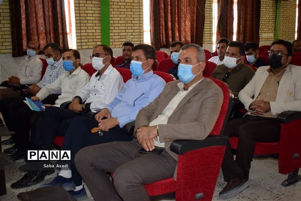 تجلیل از مربیان و دانش آموزان پیشتاز در شهر گله‌دار