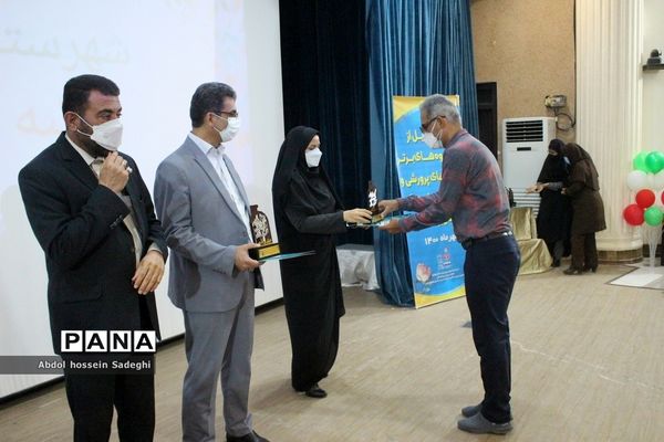 تجلیل از سرگروه‌های برتر فعالیت‌های پرورشی و درس تفکر و سبک زندگی استان بوشهر