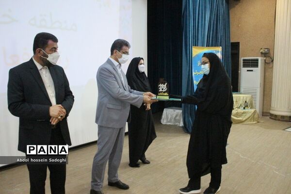 تجلیل از سرگروه‌های برتر فعالیت‌های پرورشی و درس تفکر و سبک زندگی استان بوشهر