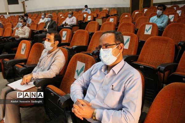 تجلیل از سرگروه‌های برتر فعالیت‌های پرورشی و درس تفکر و سبک زندگی استان بوشهر