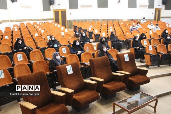 تجلیل از سرگروه‌های برتر فعالیت‌های پرورشی و درس تفکر و سبک زندگی استان بوشهر