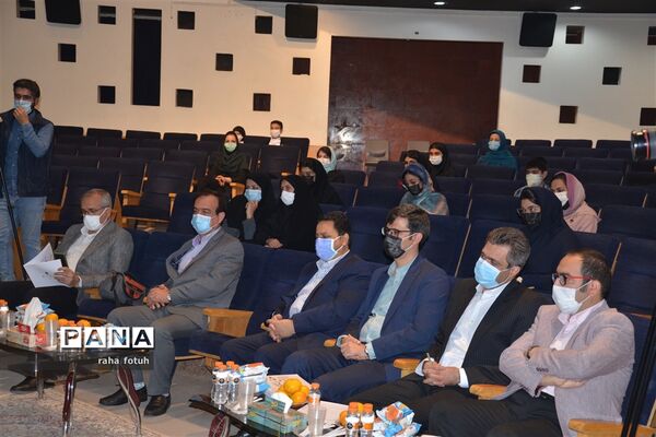 مراسم رونمایی از کتاب «حق نگاری کودکانه» در اصفهان