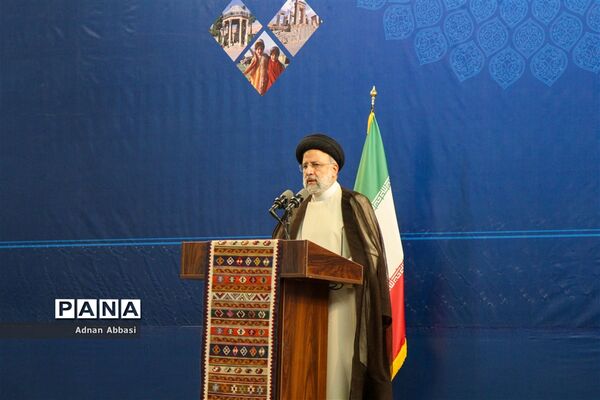 دیدار رئیس جمهوری با علما، نخبگان، خانواده معظم شهداء و اقشار مختلف مردم در شیراز