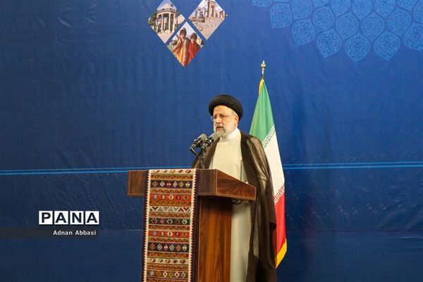 دیدار رئیس جمهوری با علما، نخبگان، خانواده معظم شهداء و اقشار مختلف مردم در شیراز