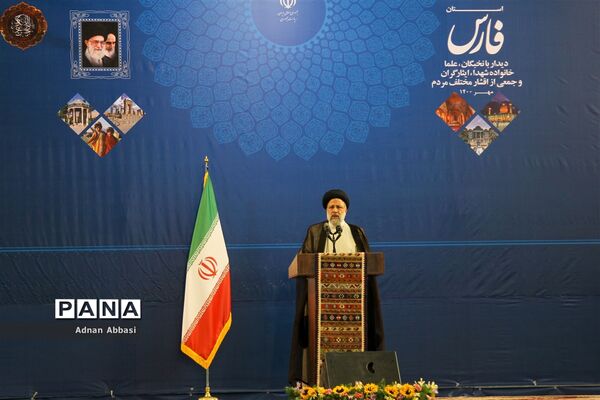 دیدار رئیس جمهوری با علما، نخبگان، خانواده معظم شهداء و اقشار مختلف مردم در شیراز