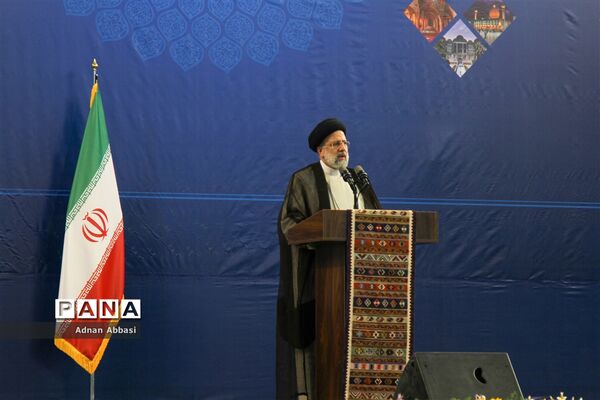 دیدار رئیس جمهوری با علما، نخبگان، خانواده معظم شهداء و اقشار مختلف مردم در شیراز