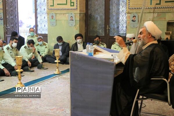 غبارروبی مزار شهدا در هفته نیروی انتظامی