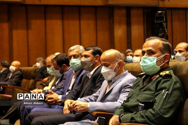شورای اداری استان فارس و نشست خبری پایان سفر یک روزه رئیس جمهور به شیراز