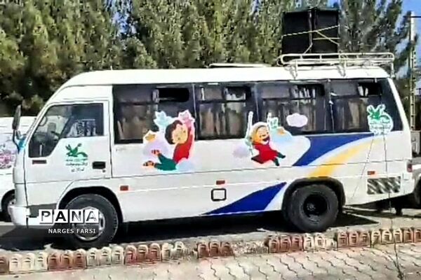 حضور مرکز سیار کانون پرورش فکری در بوستان لاله جعفریه قم