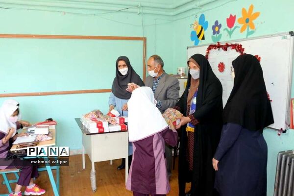 تجلیل سازمان دانش‌آموزی از دانش‌آموزان مناطق کم برخوردار قزوین