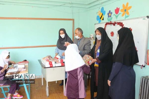 تجلیل سازمان دانش‌آموزی از دانش‌آموزان مناطق کم برخوردار قزوین