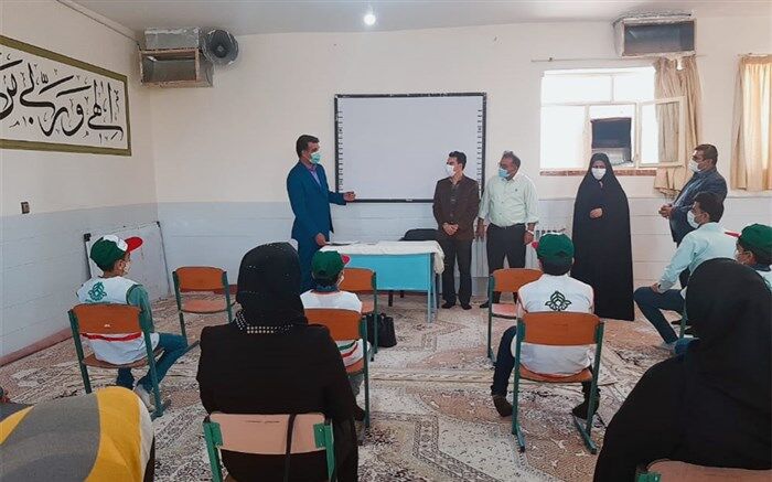 تجلیل  از دانش آموز قرآنی، اعضای انجمن اولیاء ومربیان و دانش آموزان برتر پیشتاز