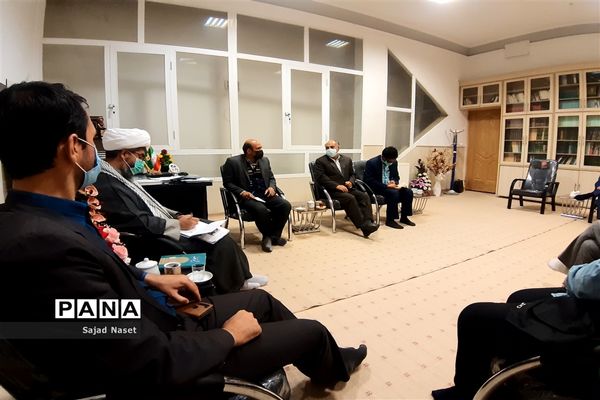 برگزاری جلسه هم‌اندیشی تشویق نوجوانان به نماز جمعه در دفتر امام جمعه کاشمر