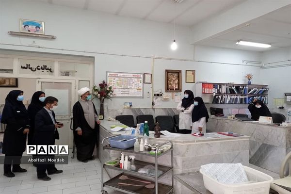 بازدید وتقدیر امام جمعه کاشمر از زحمات کادر درمان
