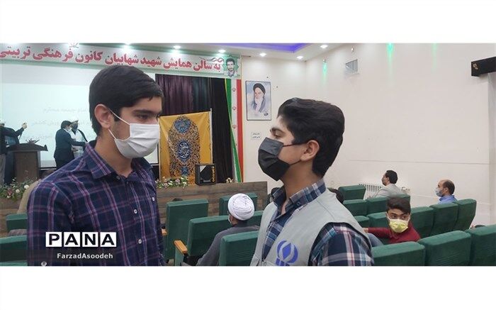 دشمنان برای انحراف نوجوانان از اسلام کار می‌کنند