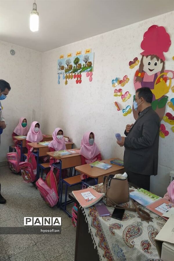 بازدید از مدارس شهرضا توسط مدیر کانون شهید مفتح و مسئول سازمان دانش آموزی شهرضا