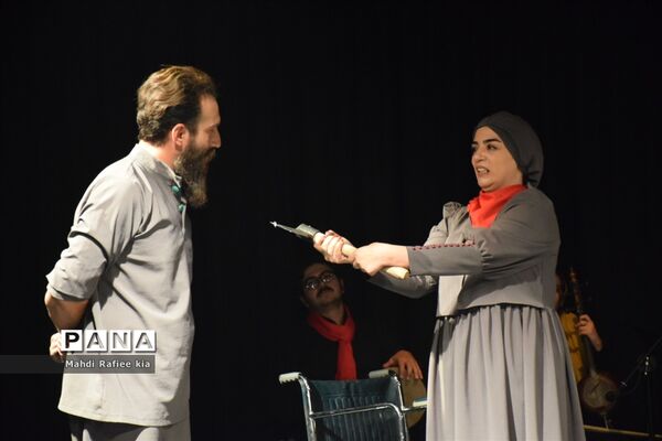اجرای تئاتر «چهار صندوق»