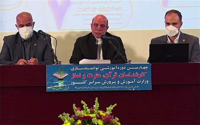 باید نقش‌ها را به دانش‌آموزان محول کرده و بر آنها نظارت کنیم