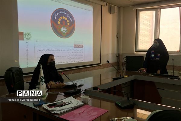 جلسه توانمندسازی مربیان پیشتاز شهرستان قرچک