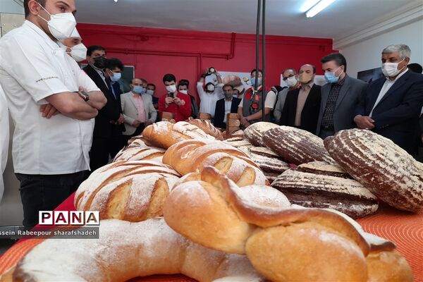 افتتاح نخستین رشته نان، شیرینی  و شکلات کشور در هنرستان شریعتی منطقه 16