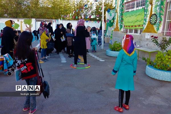 آیین بزرگداشت هفته پیوند اولیا و مربیان در مدارس آباده