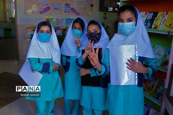 آیین بزرگداشت هفته پیوند اولیا و مربیان در مدارس آباده