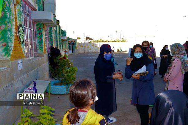 آیین بزرگداشت هفته پیوند اولیا و مربیان در مدارس آباده