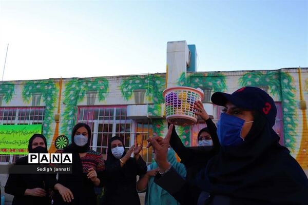 آیین بزرگداشت هفته پیوند اولیا و مربیان در مدارس آباده