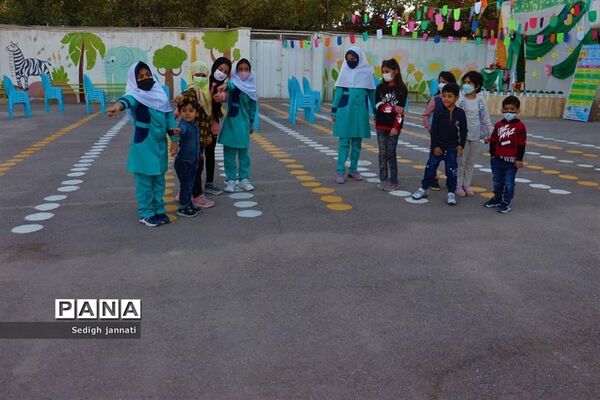 آیین بزرگداشت هفته پیوند اولیا و مربیان در مدارس آباده