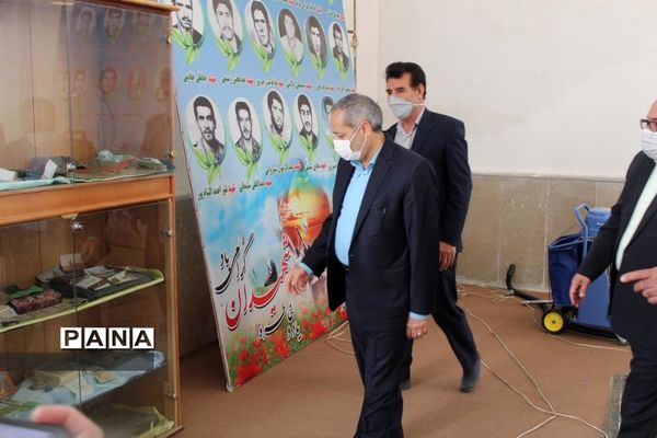 ادای احترام سرپرست وزارت آموزش و پرورش به مقام شامخ شهدای استان کهگیلویه و بویراحمد