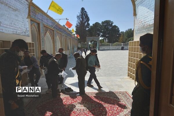 برگزاری نماز جمعه در محل زیارتگاه امامزاده سید حمزه کاشمر