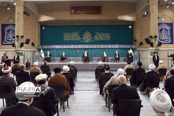 دیدار جمعی از مسئولان نظام و میهمانان کنفرانس وحدت اسلامی با رهبر معظم انقلاب اسلامی