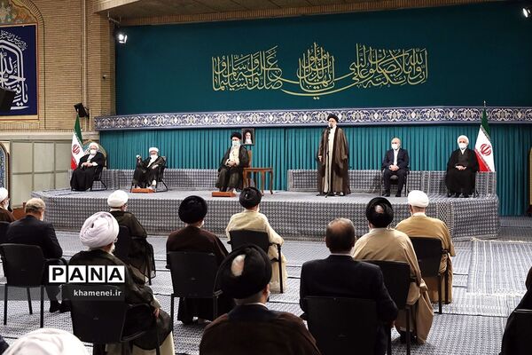 دیدار جمعی از مسئولان نظام و میهمانان کنفرانس وحدت اسلامی با رهبر معظم انقلاب اسلامی
